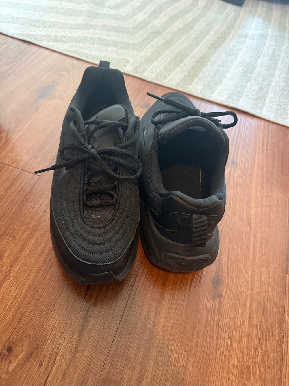 Nike Men's All-Black Lightweight Sneakers